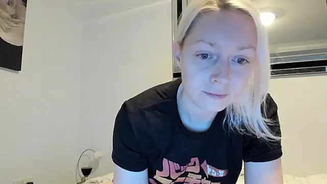 Snapshot of BetterThanYourEx69 chatting on 5, 1, 2025 BetterThanYourEx69 online show from 5, 1, 2025