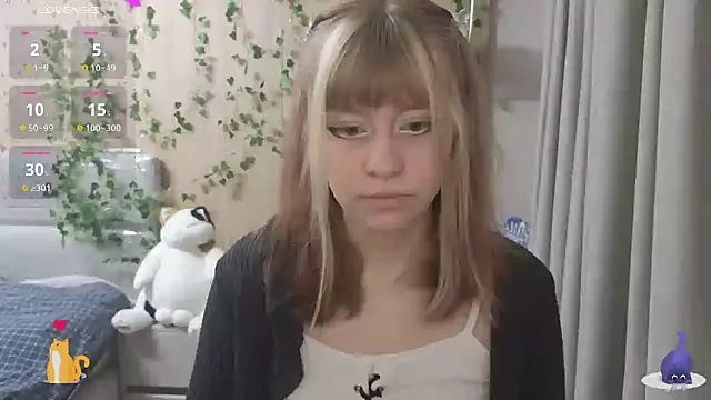 Snapshot of HermioneHHH chatting on 27, 10, 2025 HermioneHHH online show from 27, 10, 2025