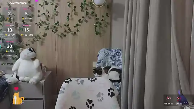 Snapshot of HermioneHHH chatting on 2, 11, 2025 HermioneHHH online show from 2, 11, 2025