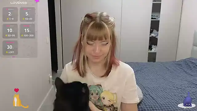 Snapshot of HermioneHHH chatting on 8, 10, 2025 HermioneHHH online show from 8, 10, 2025