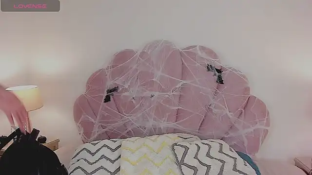 Nicole Paradise online show from 10, 10, 2025