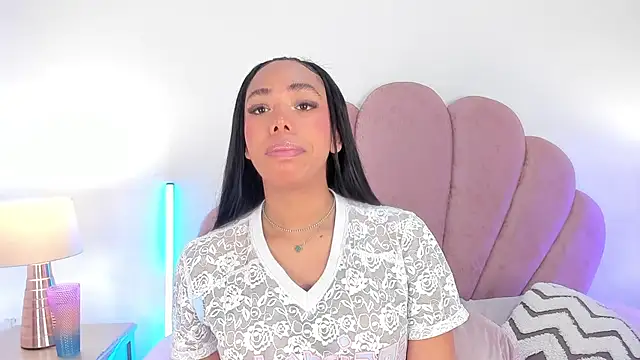 Nicole Paradise online show from 20, 12, 2025