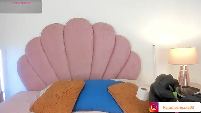 Nicole Paradise online show from 20, 6, 2026