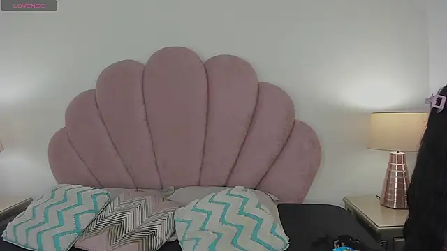 Nicole Paradise online show from 16, 9, 2025
