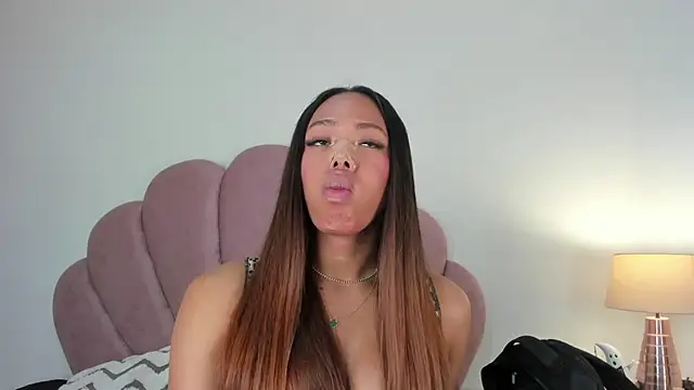 Nicole Paradise online show from 24, 10, 2025