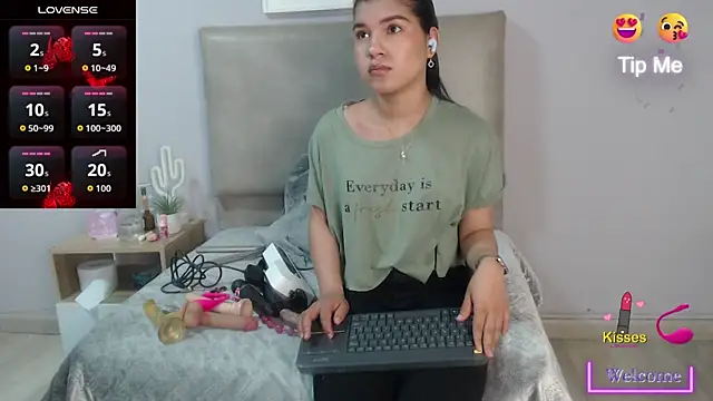 SophiaMeyerst online show from 9, 7, 2026
