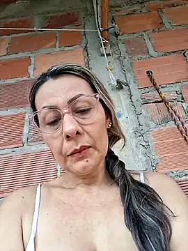 Snapshot of Mia-funny20 chatting on 4, 6, 2026 Mia-funny20 online show from 4, 6, 2026
