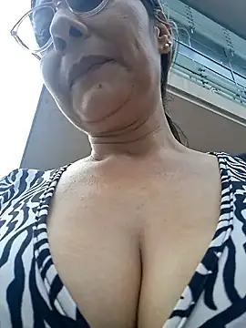 Mia-funny20 online show from 10, 2, 2026