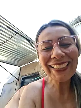 Snapshot of Mia-funny20 chatting on 13, 5, 2026 Mia-funny20 online show from 13, 5, 2026