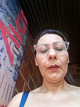Snapshot of Mia-funny20 chatting on 6, 5, 2026 Mia-funny20 online show from 6, 5, 2026
