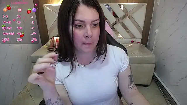 Snapshot of Paula_b_ chatting on 11, 10, 2025 Paula b online show from 11, 10, 2025