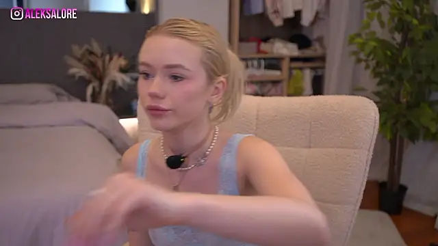 LexieLoree online show from 23, 3, 2026