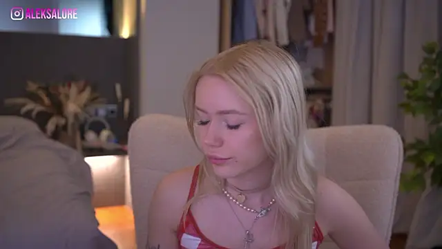 LexieLoree online show from 27, 3, 2026