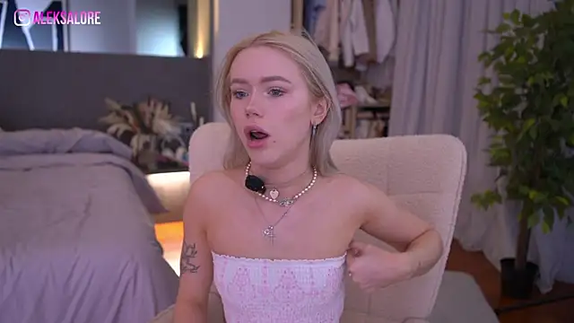 LexieLoree online show from 3, 4, 2026