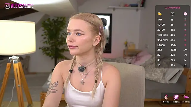 LexieLoree online show from 2, 12, 2025