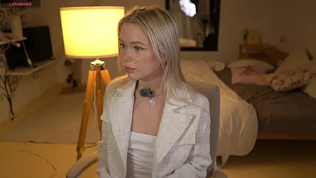 LexieLoree online show from 13, 11, 2025