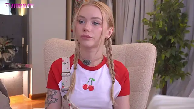 LexieLoree online show from 25, 6, 2026