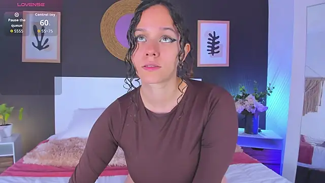 Snapshot of VioletPaket chatting on 19, 5, 2026 VioletPaket online show from 19, 5, 2026