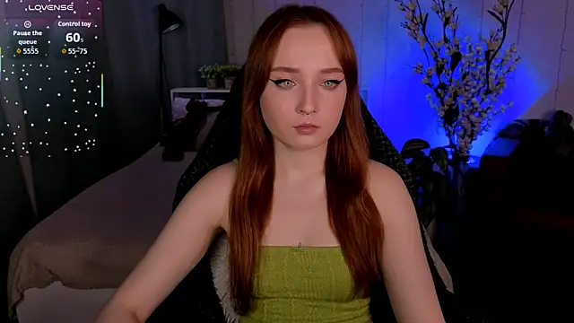 Emma Chery online show from 13, 11, 2025