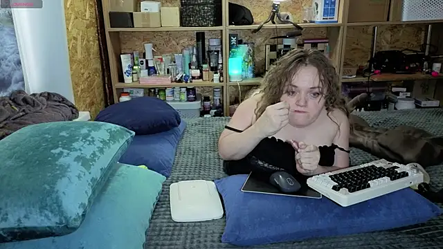 MiniNatalie online show from 7, 2, 2026