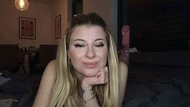 Snapshot of Mia-Minou chatting on 19, 2, 2025 Mia-Minou online show from 19, 2, 2025