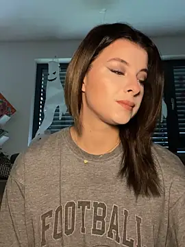 Mia-Minou online show from 10, 10, 2025