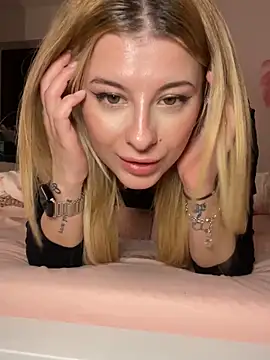 Snapshot of Mia-Minou chatting on 3, 3, 2025 Mia-Minou online show from 3, 3, 2025