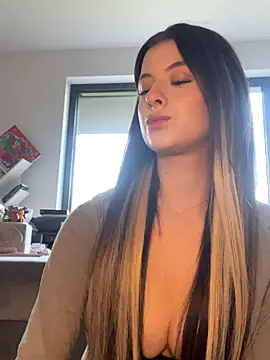 Mia-Minou online show from 13, 11, 2025