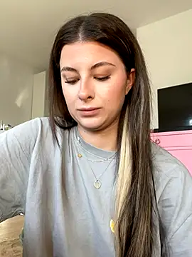 Mia-Minou online show from 27, 11, 2025