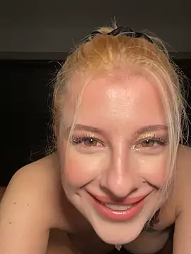 Snapshot of Mia-Minou chatting on 7, 3, 2025 Mia-Minou online show from 7, 3, 2025