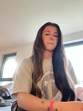 Mia-Minou online show from 25, 11, 2025