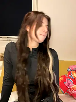 Mia-Minou online show from 2, 11, 2025