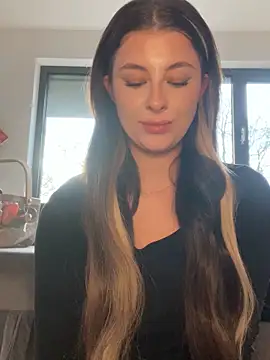 Mia-Minou online show from 17, 11, 2025