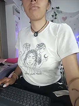 Snapshot of sophie_north chatting on 30, 5, 2026 sophie north online show from 30, 5, 2026
