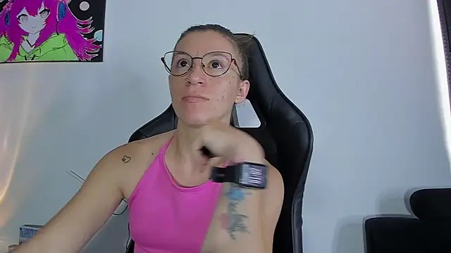 Snapshot of roxanne_jones1 chatting on 30, 6, 2026 roxanne jones1 online show from 30, 6, 2026