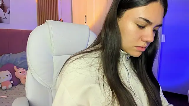 mia nevaeh online show from 27, 10, 2025