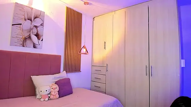 mia nevaeh online show from 14, 11, 2025