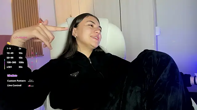 Snapshot of mia_nevaeh chatting on 29, 6, 2026 mia nevaeh online show from 29, 6, 2026