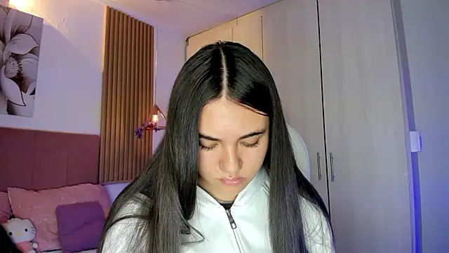 mia nevaeh online show from 24, 3, 2026