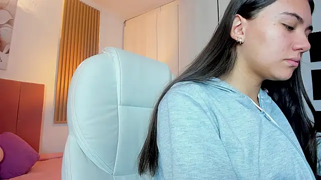 mia nevaeh online show from 24, 1, 2025