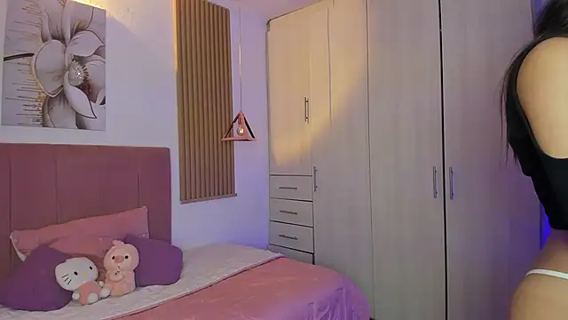 mia nevaeh online show from 14, 10, 2025