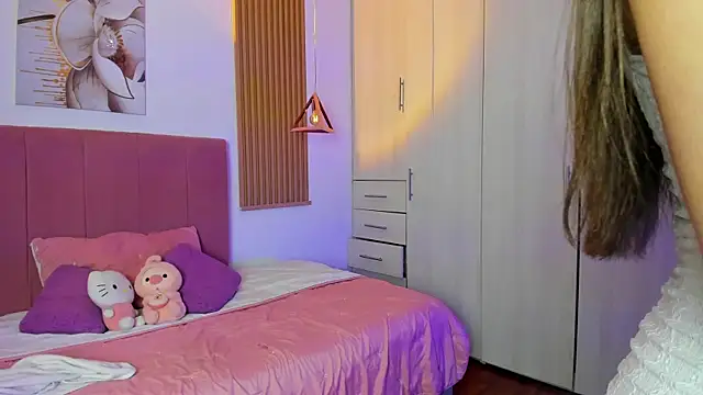 mia nevaeh online show from 11, 10, 2025