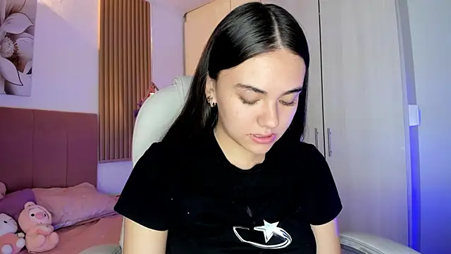 mia nevaeh online show from 1, 4, 2026