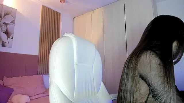 mia nevaeh online show from 12, 4, 2026