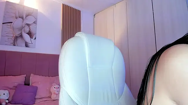 mia nevaeh online show from 10, 4, 2026