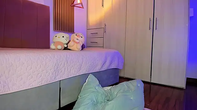 mia nevaeh online show from 20, 11, 2025