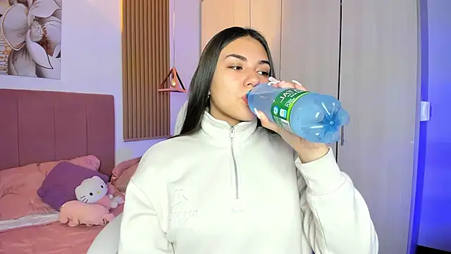 mia nevaeh online show from 23, 10, 2025