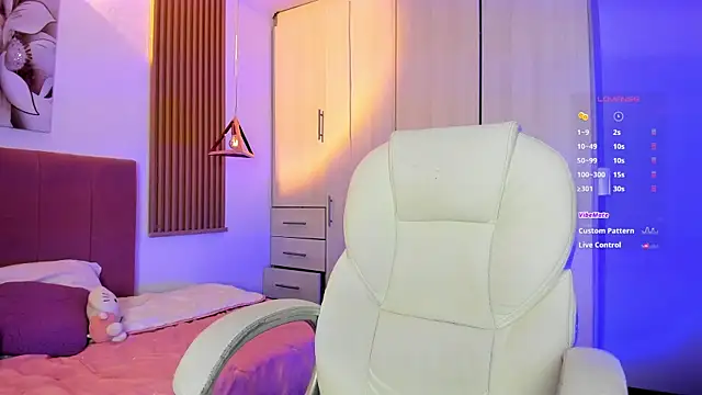 mia nevaeh online show from 26, 10, 2025