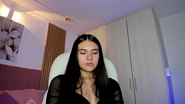 mia nevaeh online show from 13, 4, 2026