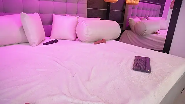 Snapshot of Bella_TS_ chatting on 6, 3, 2025 Bella TS online show from 6, 3, 2025